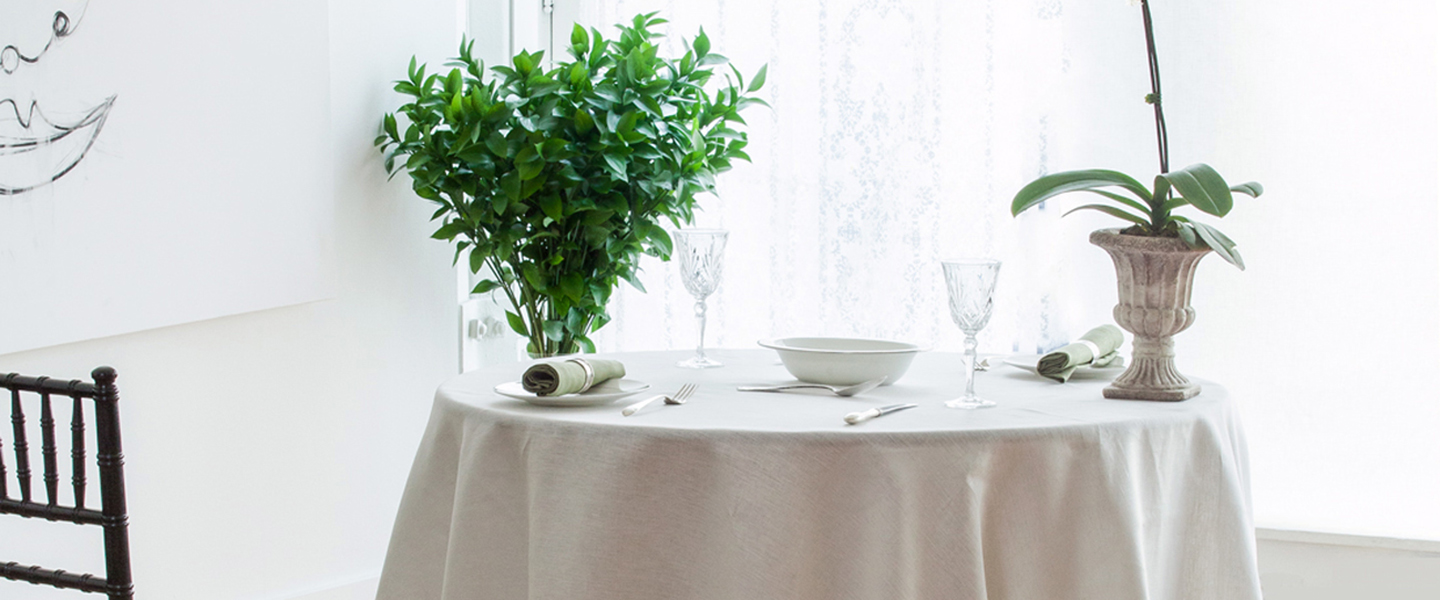 Ivory Tablecloth in Italian Linen - Classic Elegance