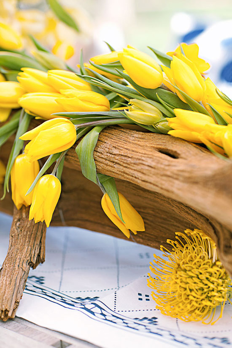 blue and white linen table runner yelow tulips