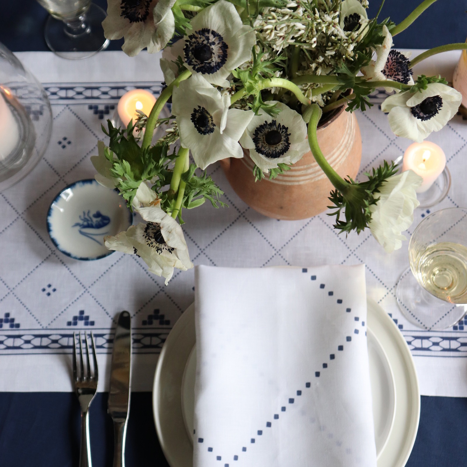 Blue and white table runner linen 