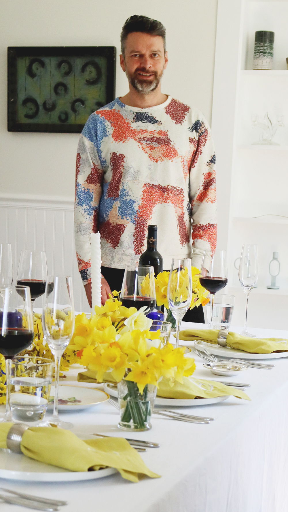 White linen tablecloth yellow napkins sunny spring table setting 