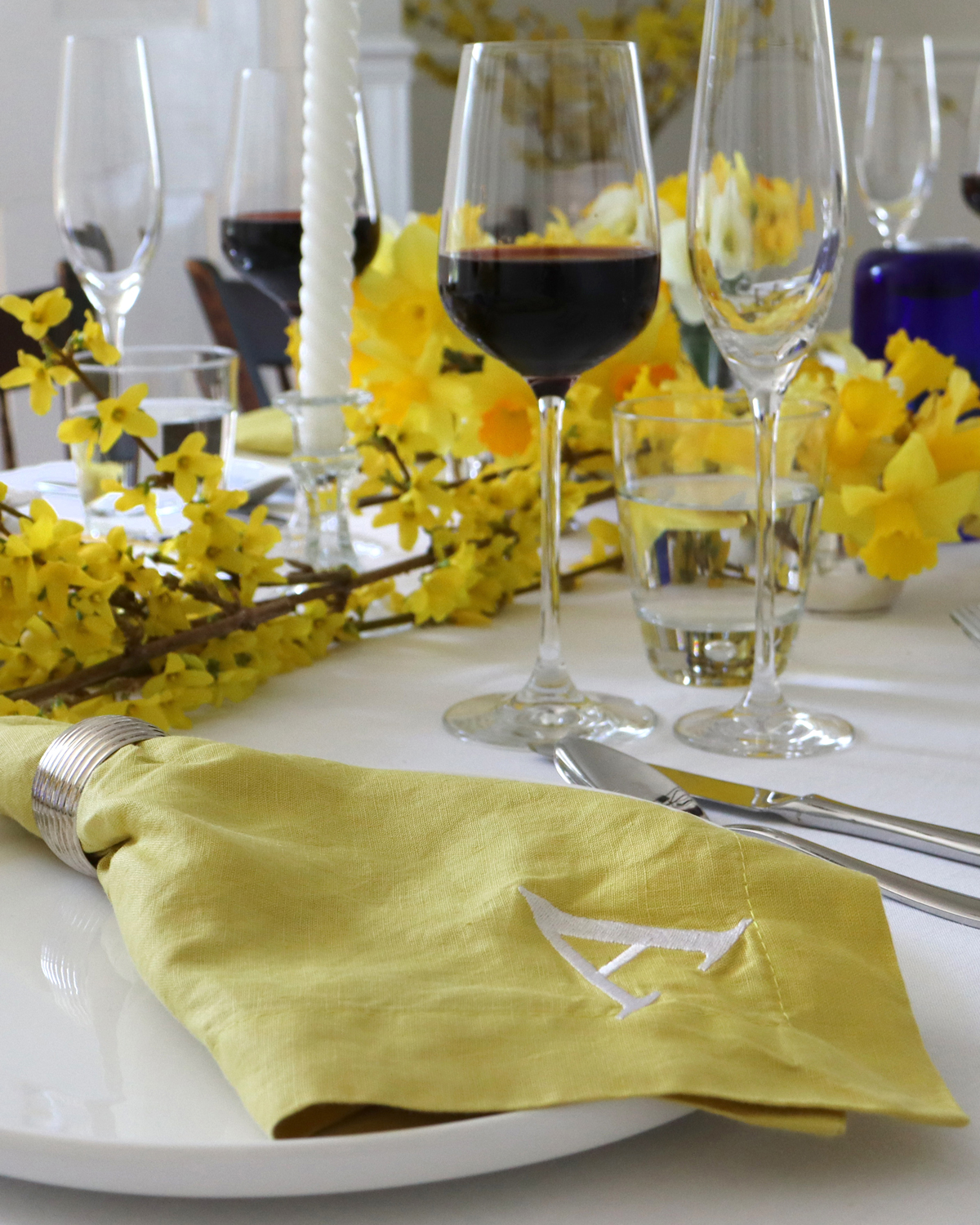 Spring table setting forsythia daffodils