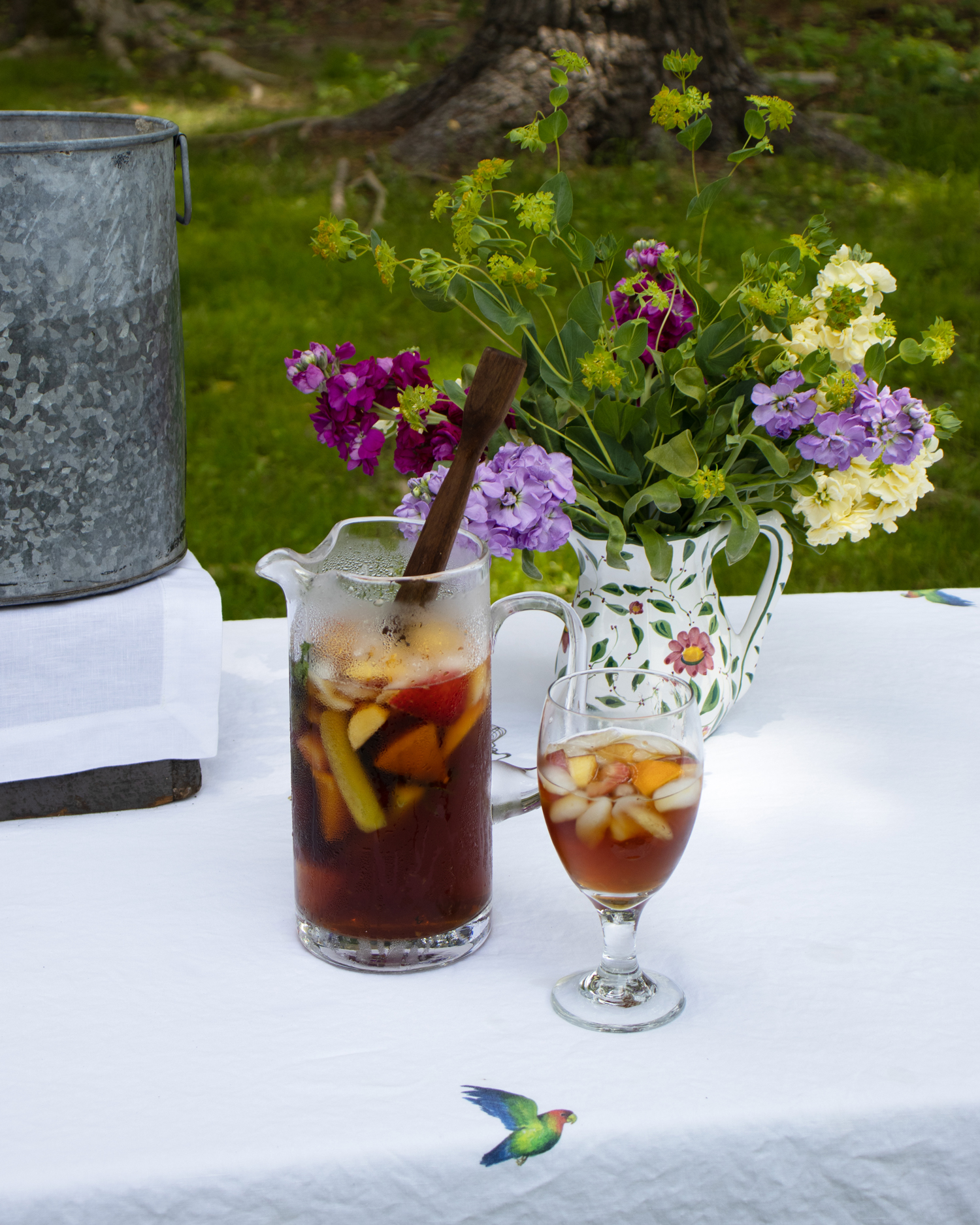 Elegant summer party Lovebirds Linen Tablecloth 